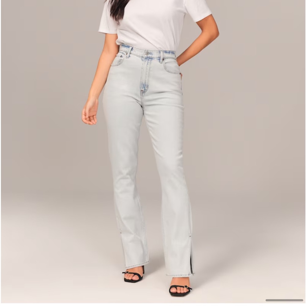 Abercrombie & Fitch Curve Love Ultra High Rise 90s Slim Straight Jean